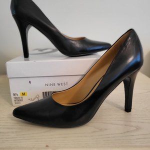 NIB - Women's Classis Black Leather Nine West Pumps